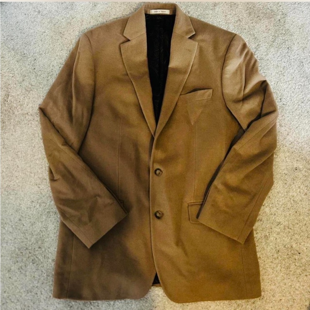 Ralph Lauren Tan blazer. Gently used.
Wool, silk, cashmere blend. Oversized fit.